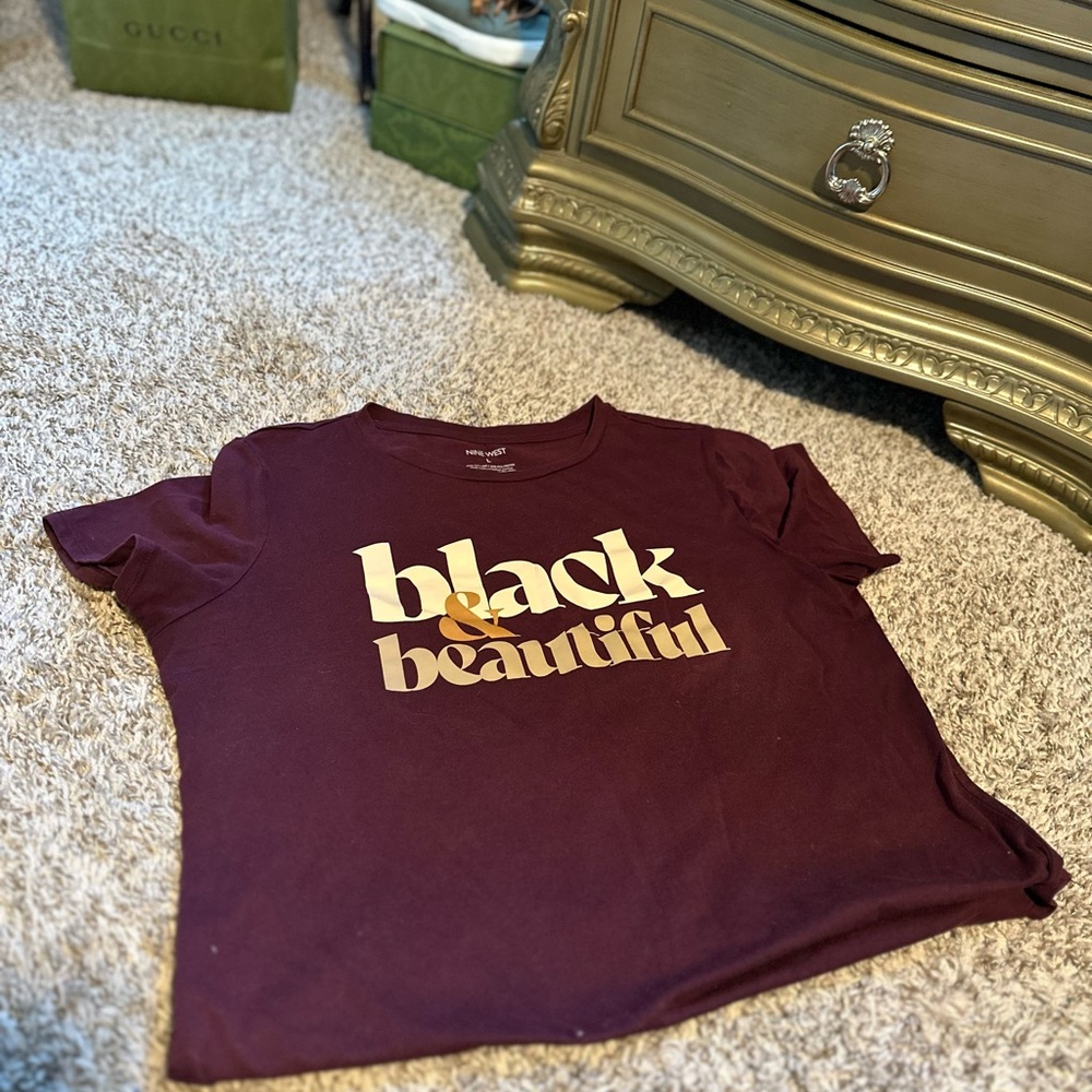 Size Large tee - Picture 2 of 2